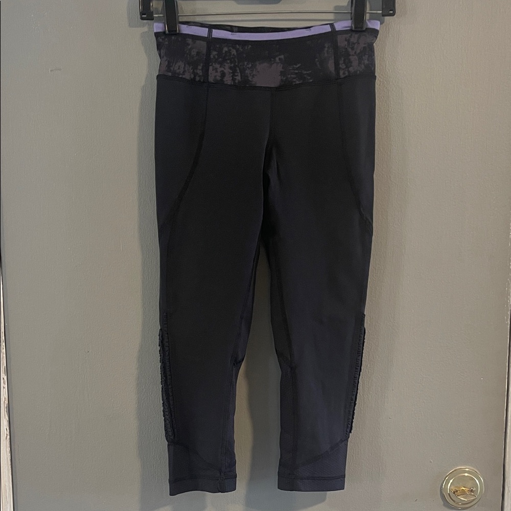 Lululemon Athletica Run For Your Life Crop Leggings Ruffle Detail Size 4